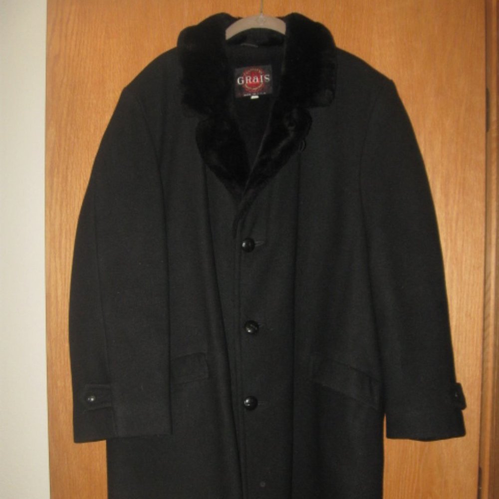 Grais Black Coat